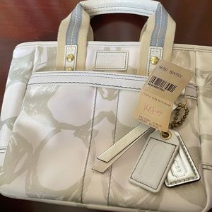 Ntw coach purse. Older but never used